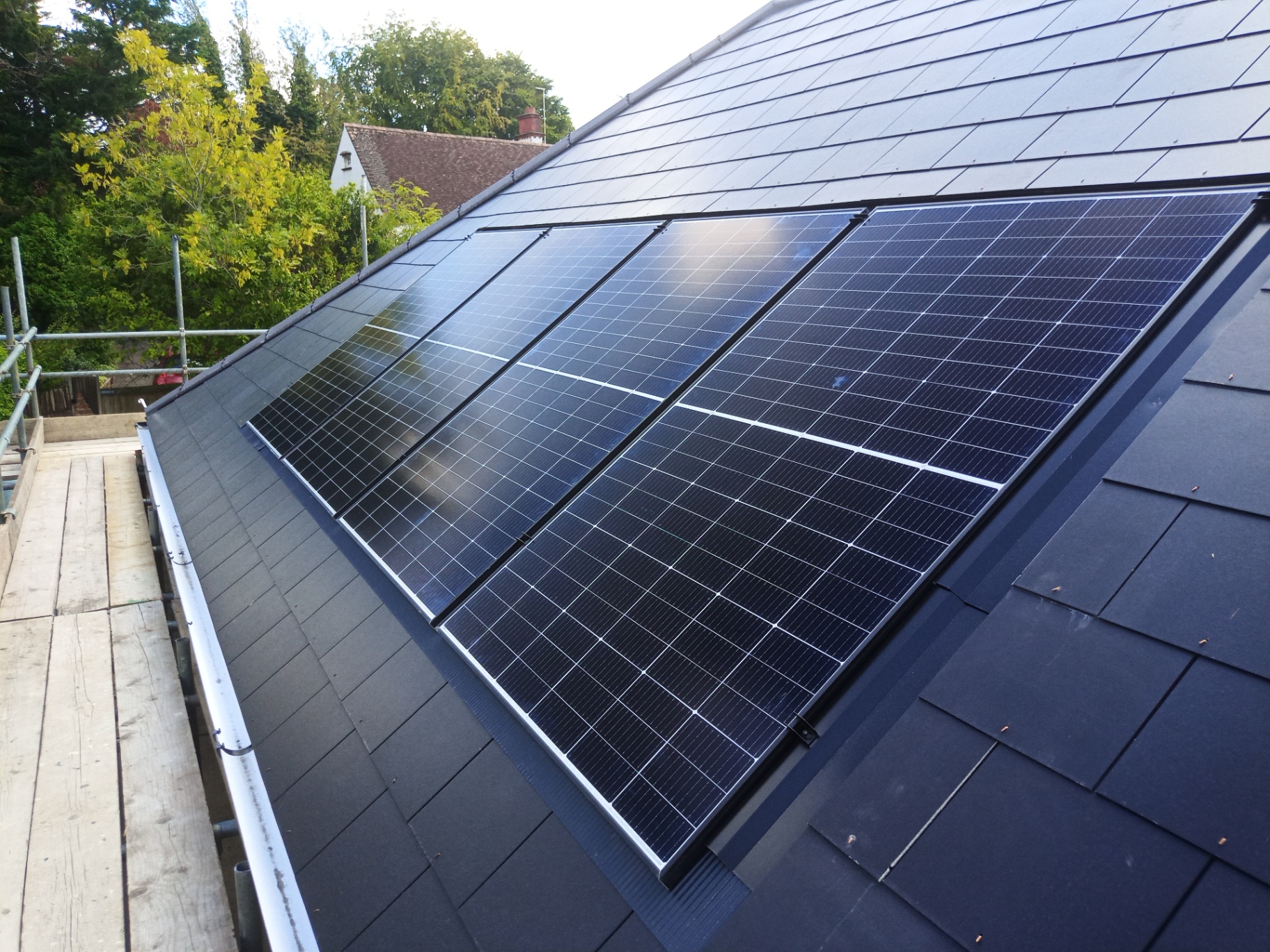 16.6 kWp solar + SolarEdge inverter
installation in CROYDON by Solid Electrical